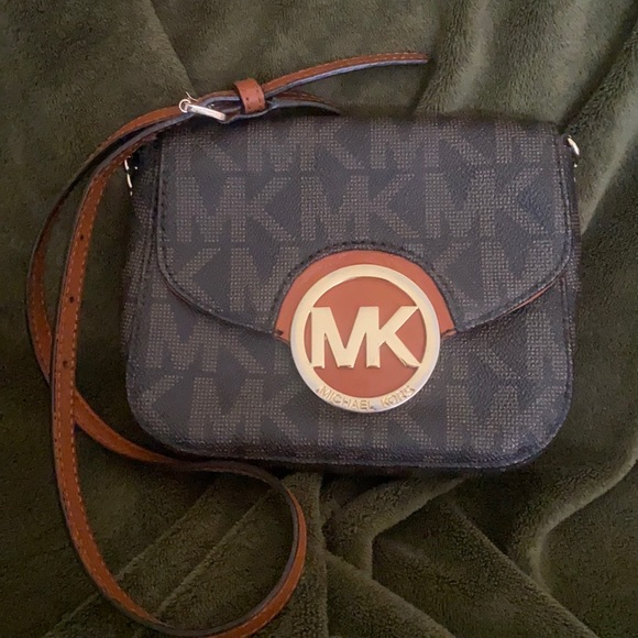 Michael Kors Handbags - Michael Kors mini purse/crossbody